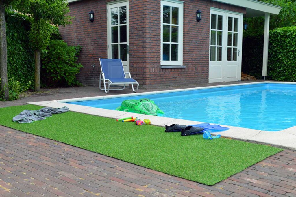 Multi Diamond Grass, Brandingfotografie sfeer kunstgras zwembad | portfolio versID